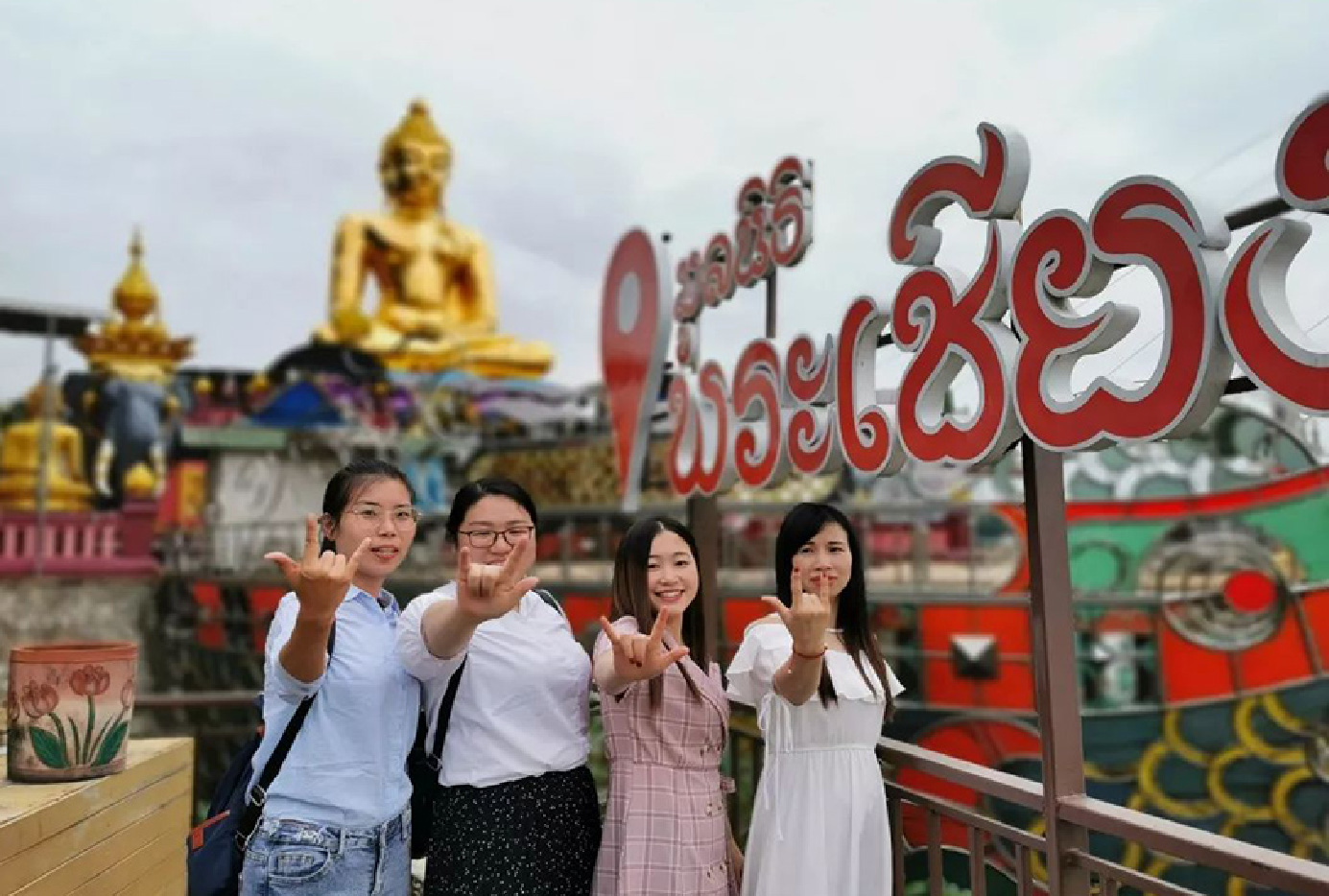 5db5aded801f47fb1a214459a9bfd305